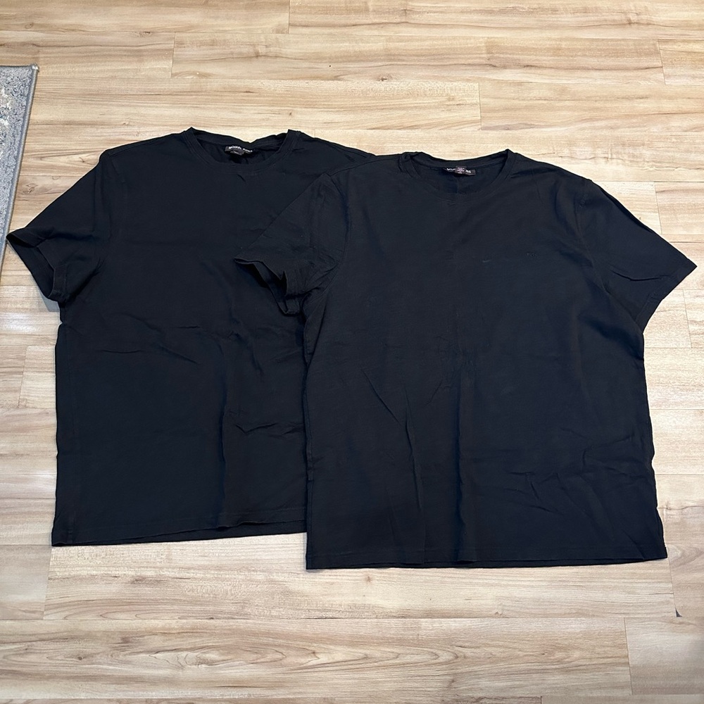 Bundle of 2 Michael Kors Tee Shirts Size XL